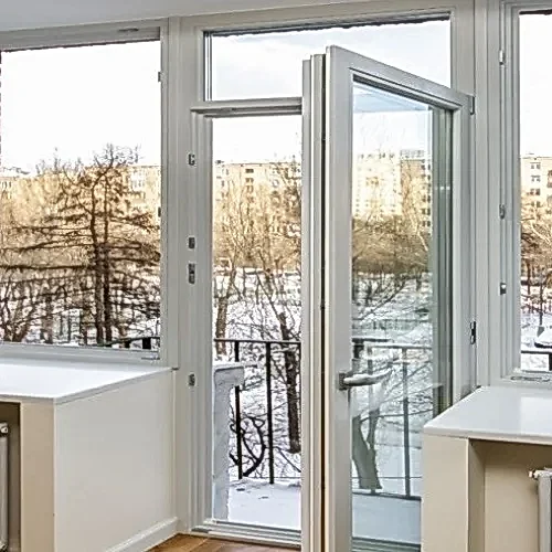 Пластиковые окна с балконной дверью