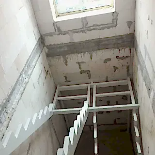 2. Доступ к окнам на лестнице